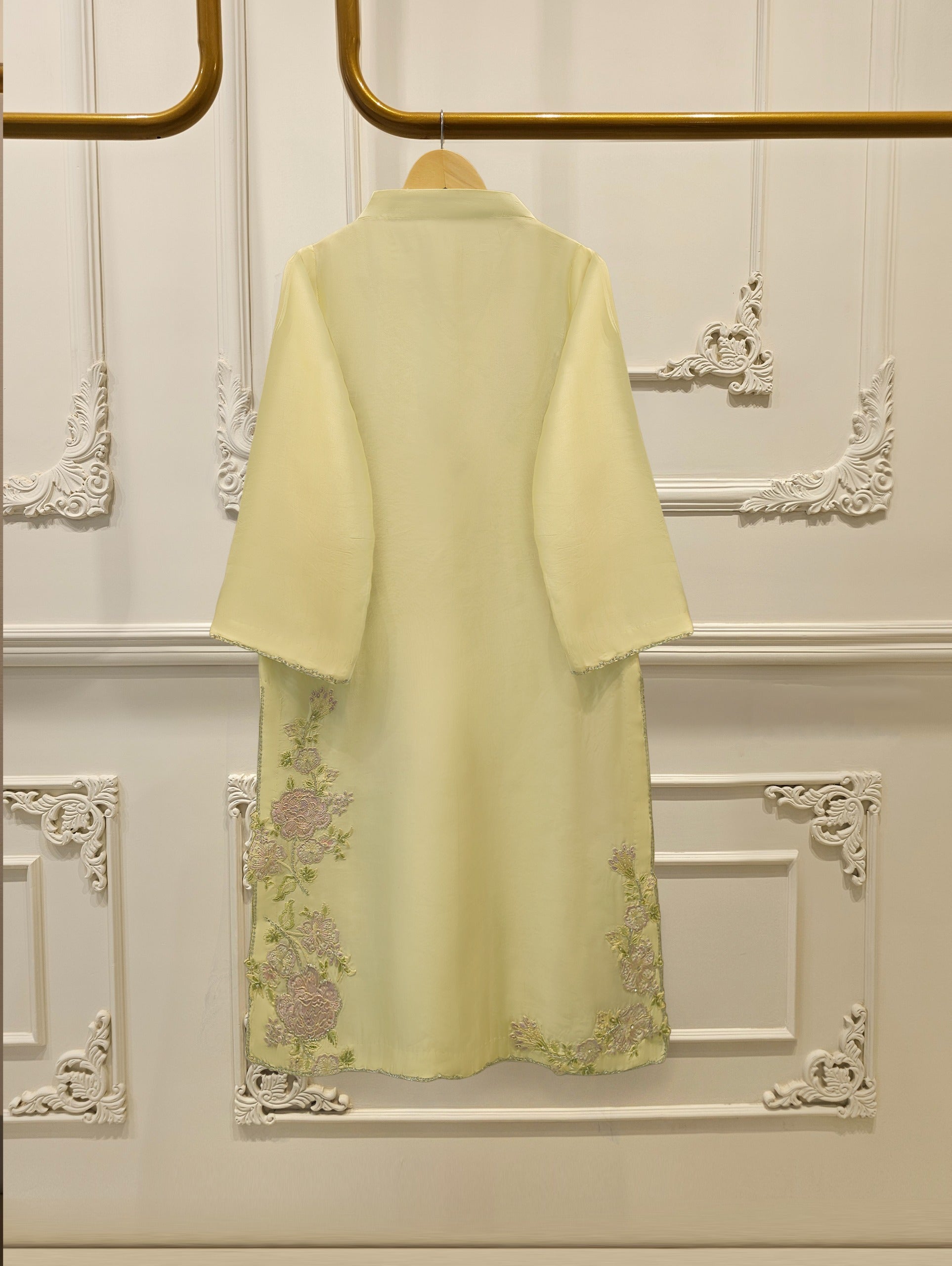 3 Piece- Pure Sheesha Silk Embroidered Suit S114793