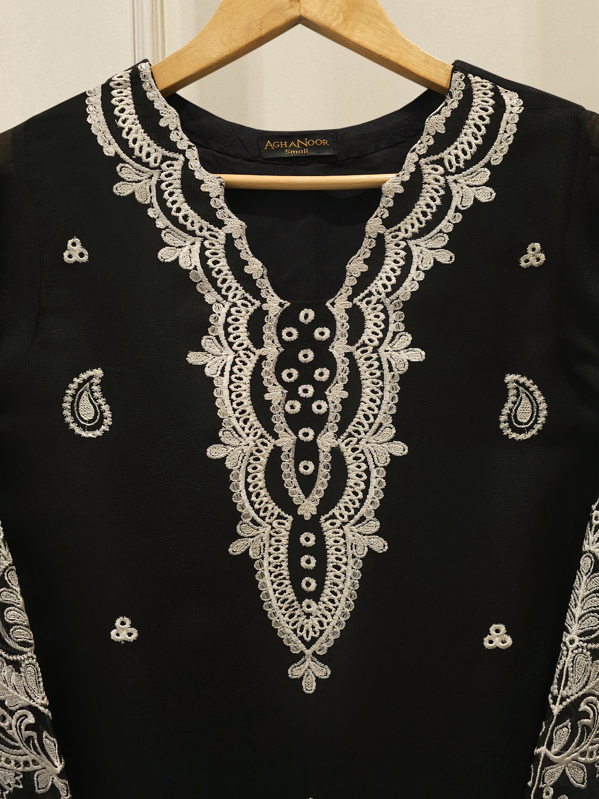 2 Piece - Embroidered cotton net Suit S114885