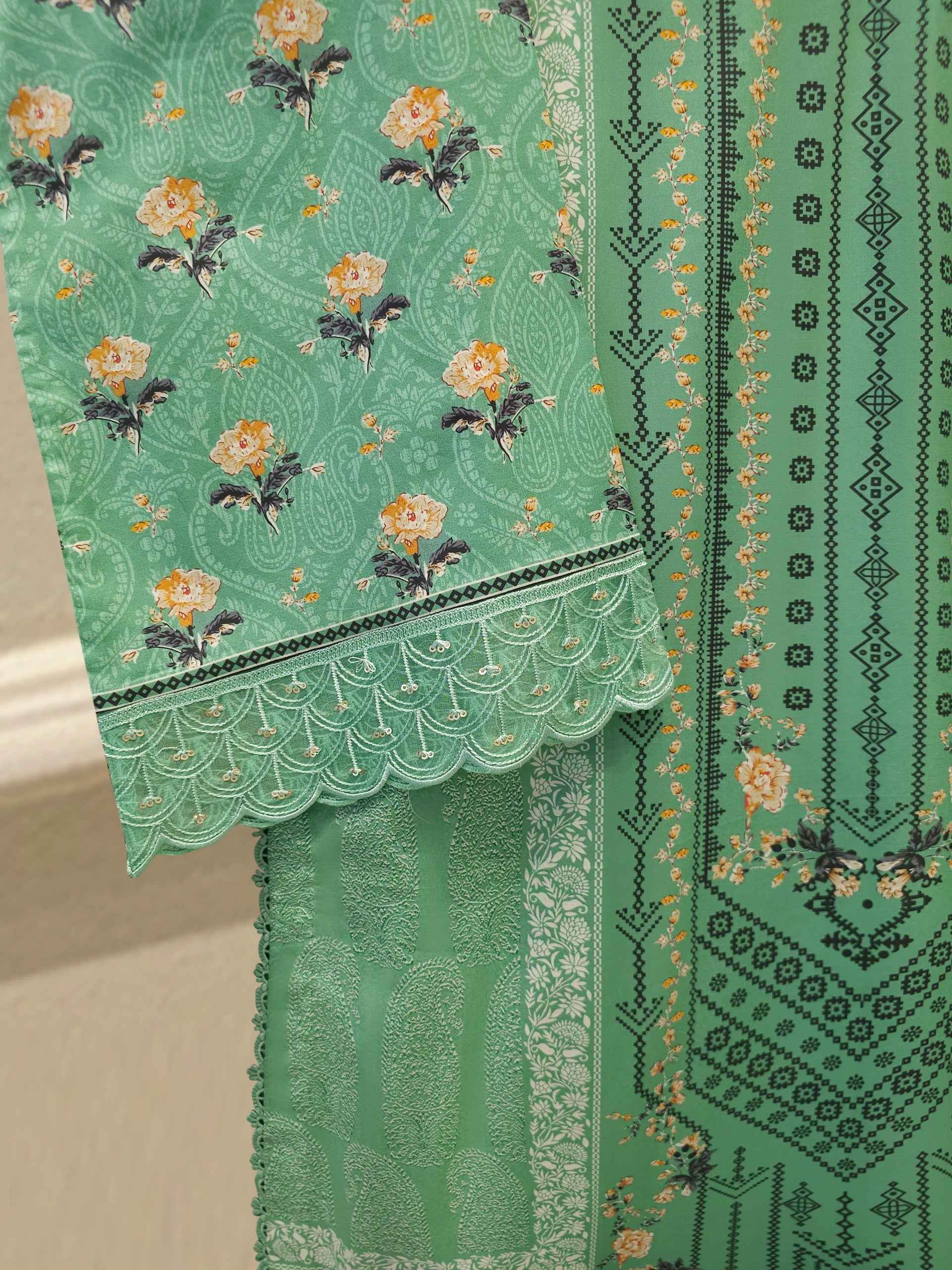 2 Piece Digital Printed Lawn Suit S115366