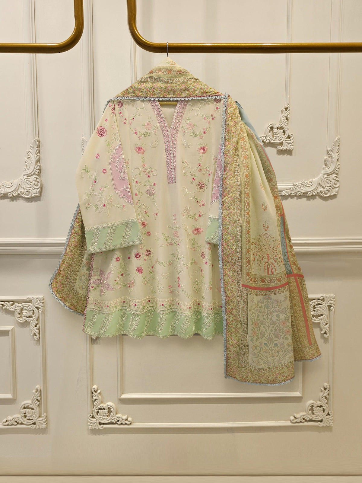 3-Piece Embroided Lawn Suit S115415