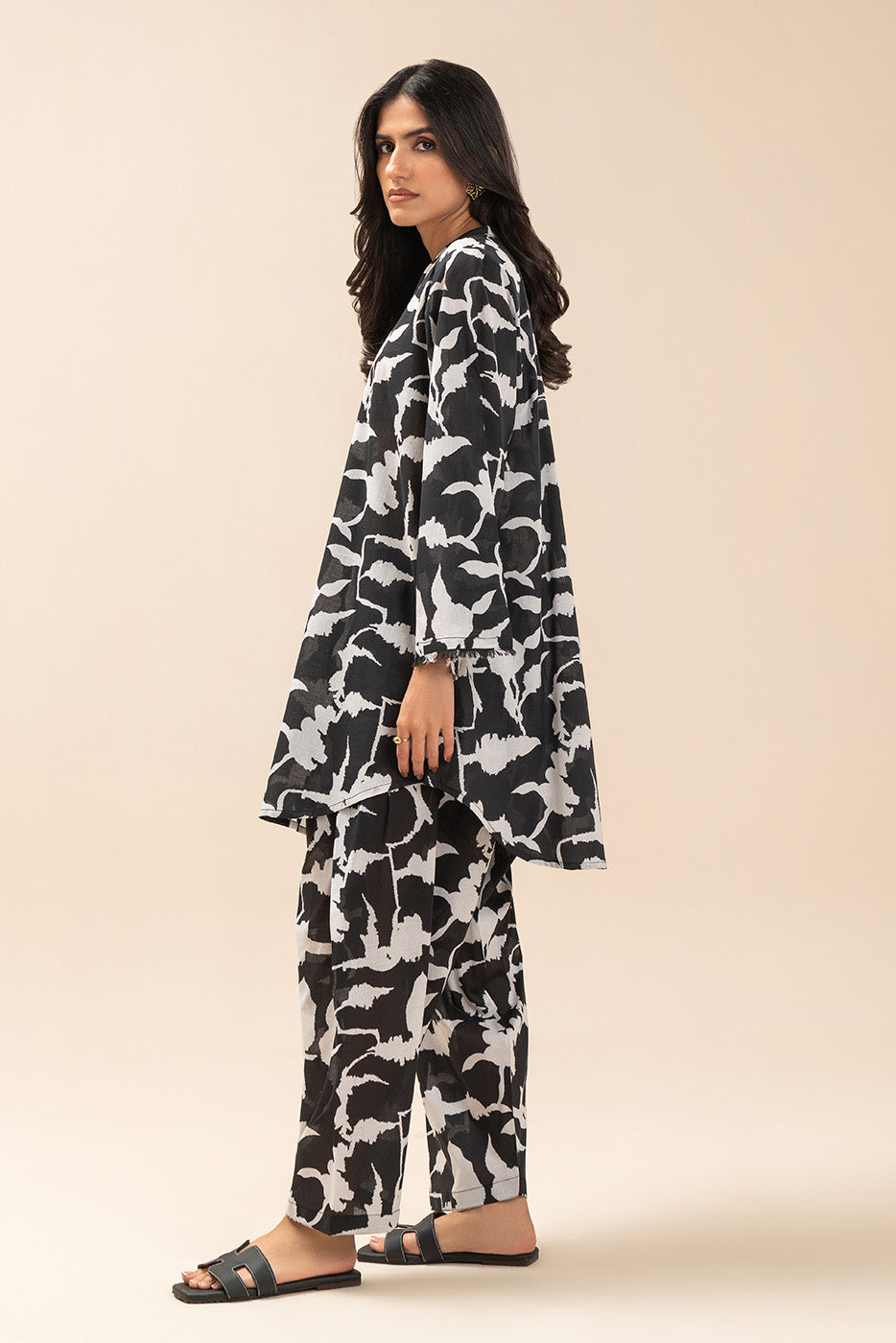 2 PIECE PRINTED  LAWN SUIT (PRET)