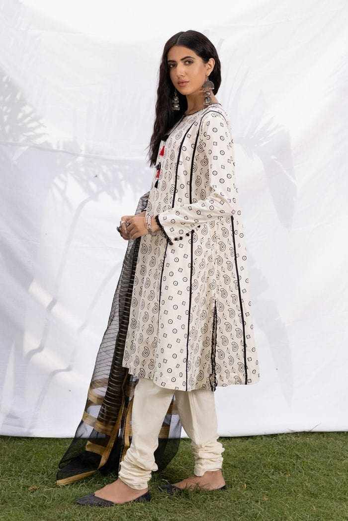 Lawn Screen Printed Shirt & Dyed Cambric Trouser With Jacquard Dupatta